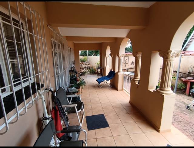 4 BEDROOM HOUSE FOR SALE IN PROTEA PARK